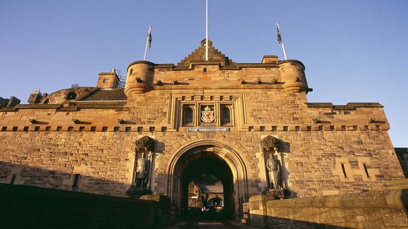 A One-Day Deep Dive into Edinburgh Castle: Where History and Legend Intertwine